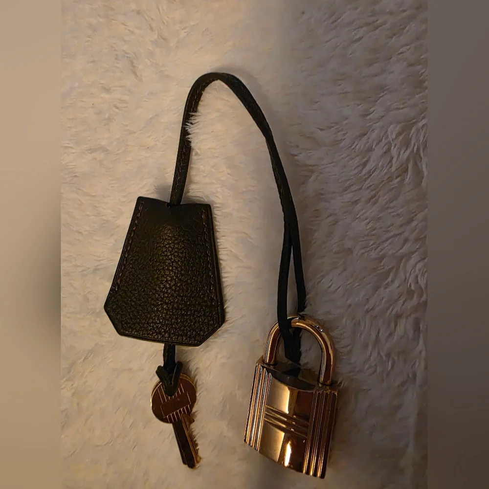 Hermès Authentic Gold Padlock & Key Set with Black Leather Clochette – Lock #8 - Picture 5 of 5